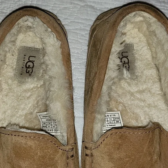 Mens UGG slippers, size 12, Great Condition! - Picture 2 of 4